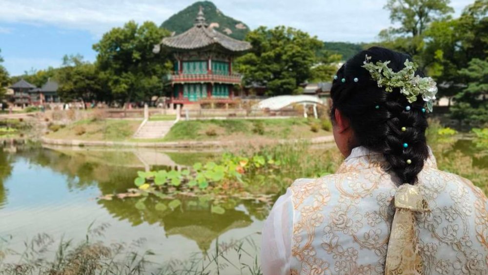 Get all dolled up in Hanbok for all the spring activities!