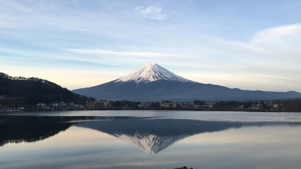 With one of the highest peaks in the world, Mt. Fuji offers a breathtaking view in the spring. Credits: @tommysvr on Unsplash