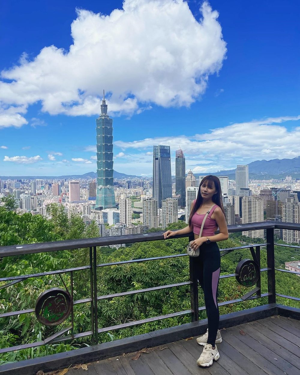 Elephant Mountain cherry blossom itinerary Taipei