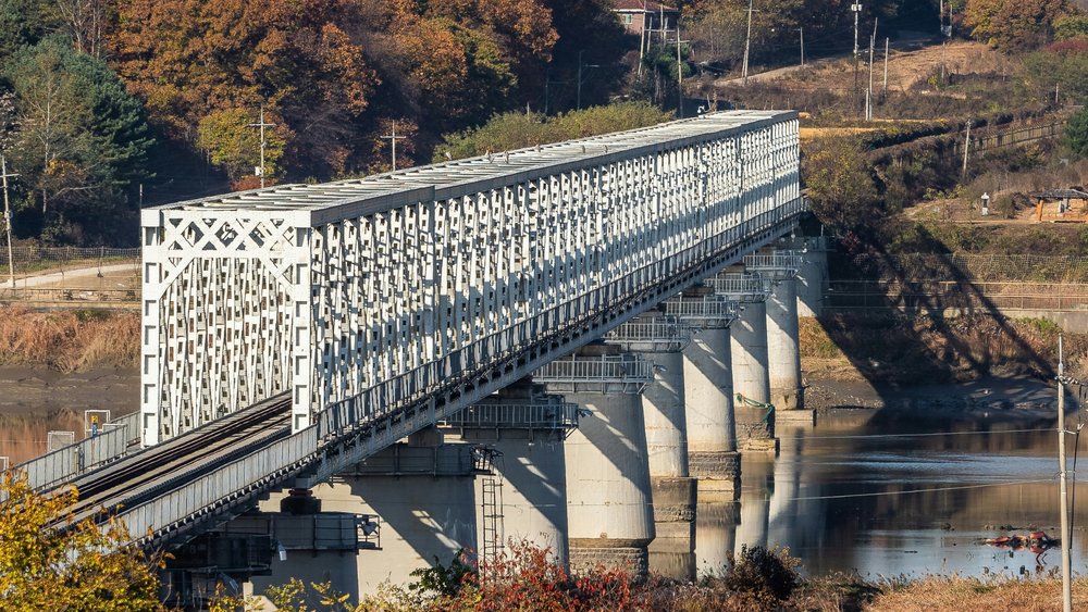 Add the stunning Bridge of Freedom to your Imjingak Park bucket list. Credits: @wwarby on Unsplash