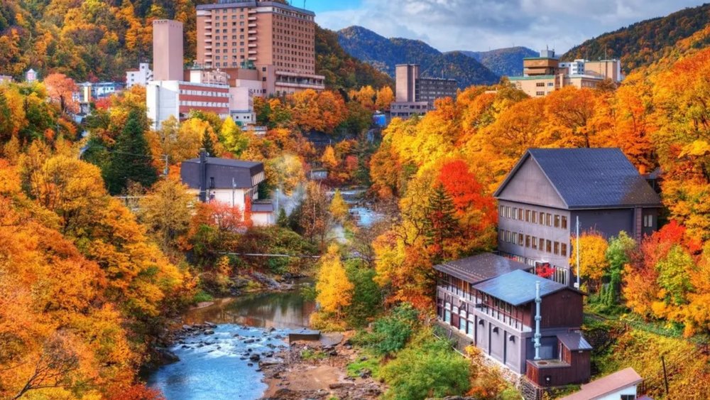 Who's up for a dip in this natural oasis? 🙋🏼‍♀️