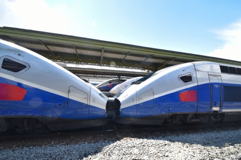 TVG 2編成を連結した列車