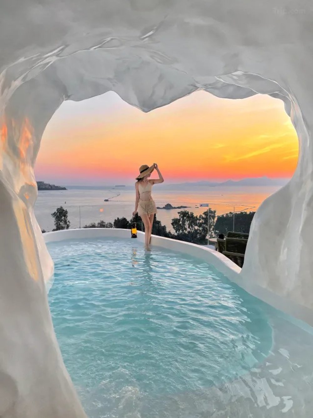 深圳藍白聖島懸崖泡池美宿