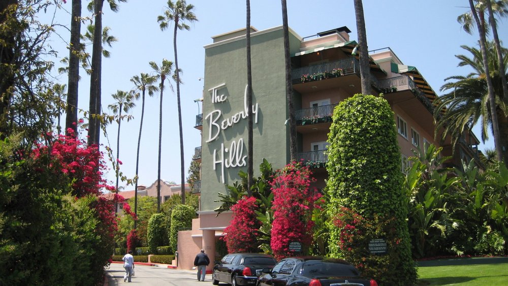 The legendary Beverly Hills Hotel is the epitome of Hollywood glamour. Credits: Tony Hoffarth on Flickr