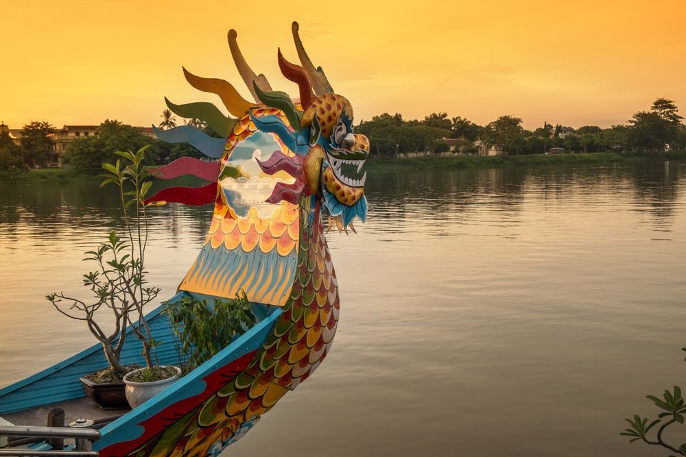 Chùa Thiên Mụ Và Ca Huế Trên Sông Hương