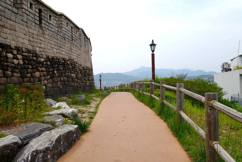 Scale the Seoul City Wall