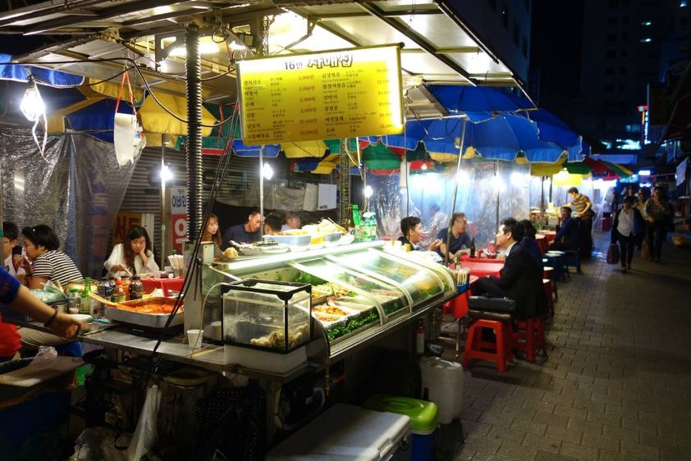 Eat at a pojangmacha