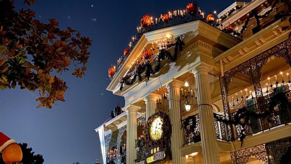 It's spooky season every day at the Haunted Mansion! Credits: @kidtripster on Instagram