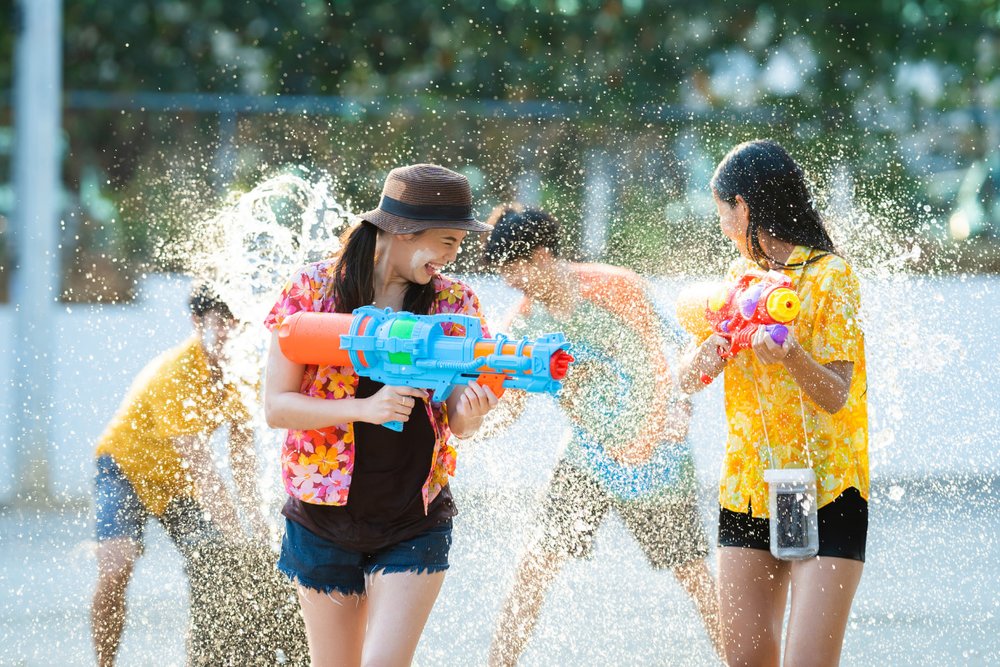 Không Uống Nước Trong Các Chai Mở Sẵn