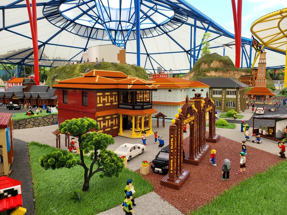 Most of the icons and attractions are animated and interactive!