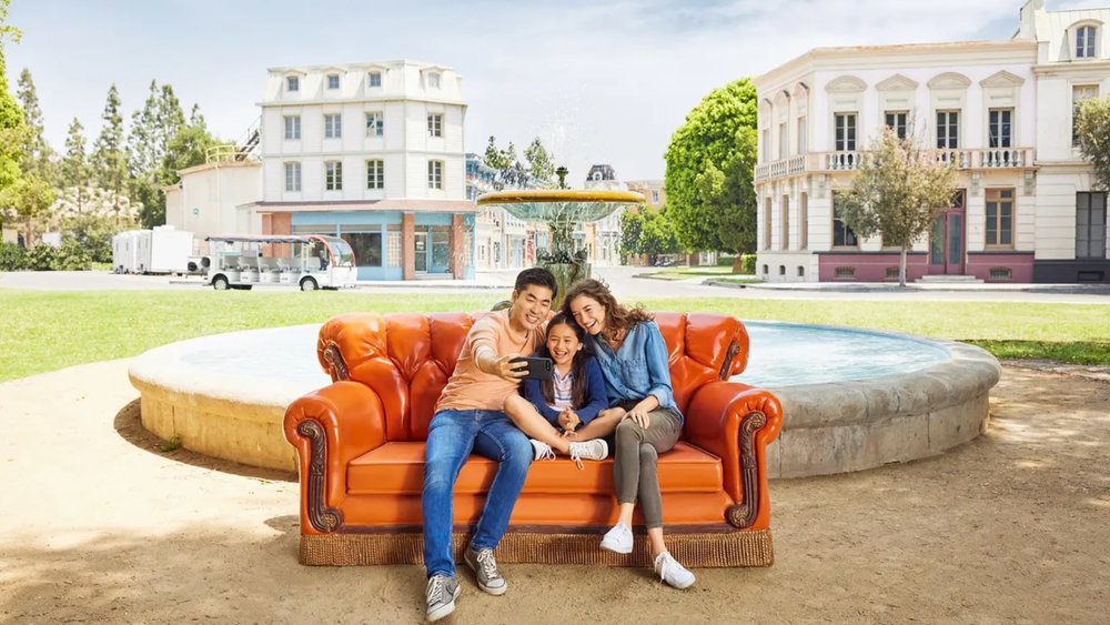 This iconic couch and fountain because IYKYK.