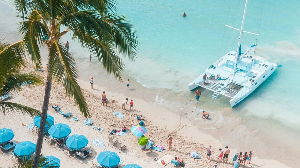 Similar to other Hawaiian islands, Honolulu is loved for its beautiful beaches.  Credits: @jess-vide on Pexels