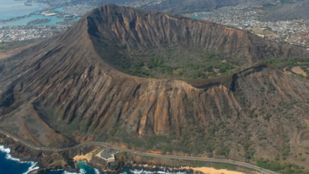 Trek along the Diamond Head Crater for a refreshing outdoor experience! 