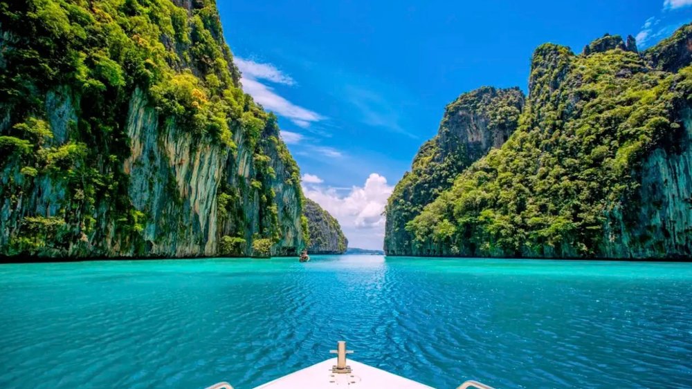 Explore the islands of Phuket