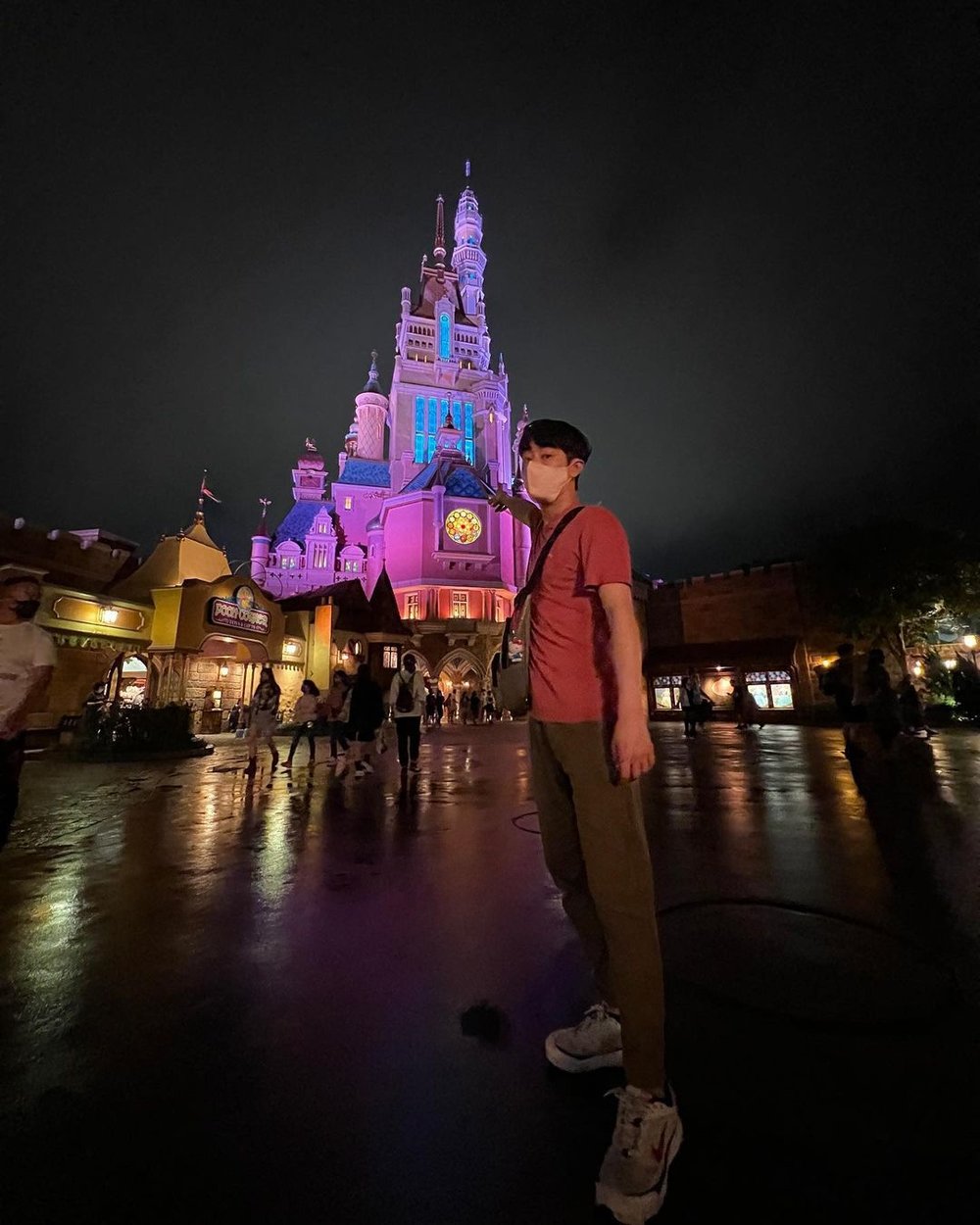 hong-kong-disneyland-resort-hong-kong-2024-mar-39