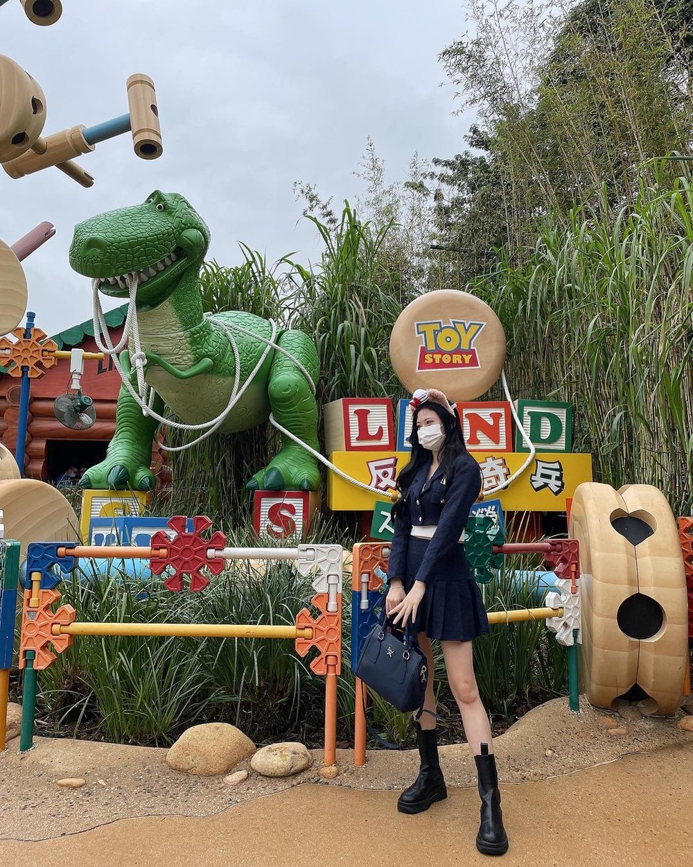 hong-kong-disneyland-resort-hong-kong-2024-mar-39