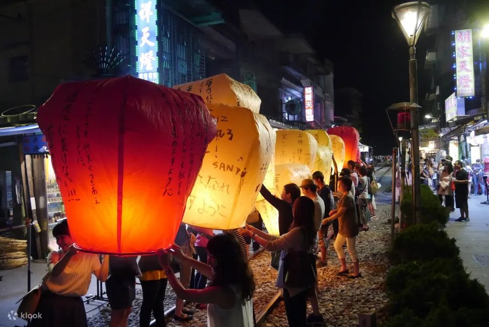 台湾 十分 天燈上げ