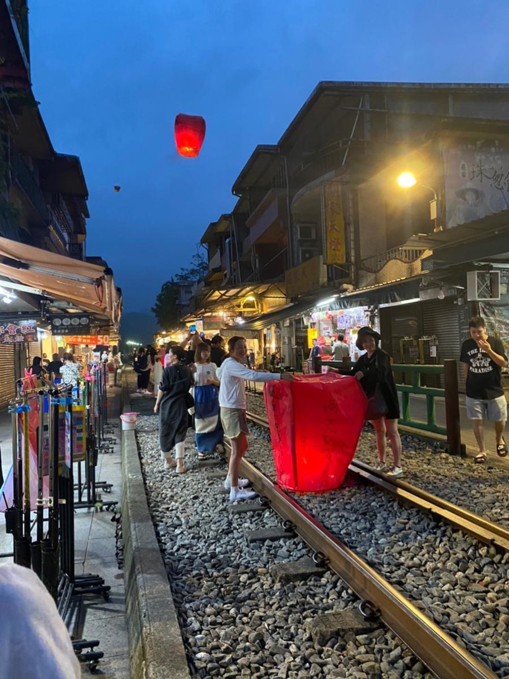 台湾 十分 天燈上げ