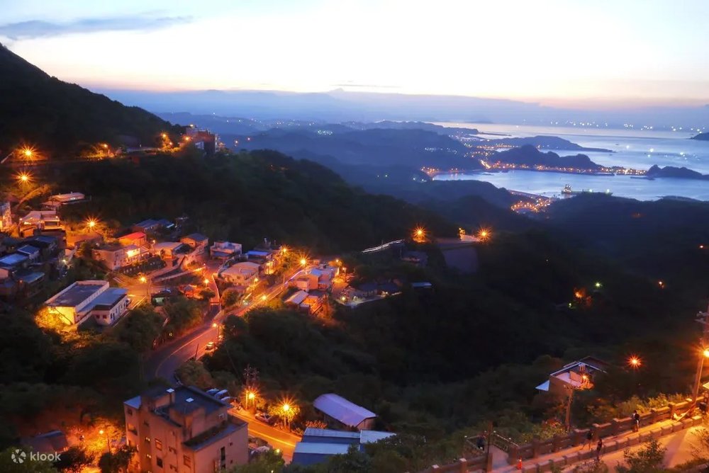 Jiufen Old district 九份 夕暮れ