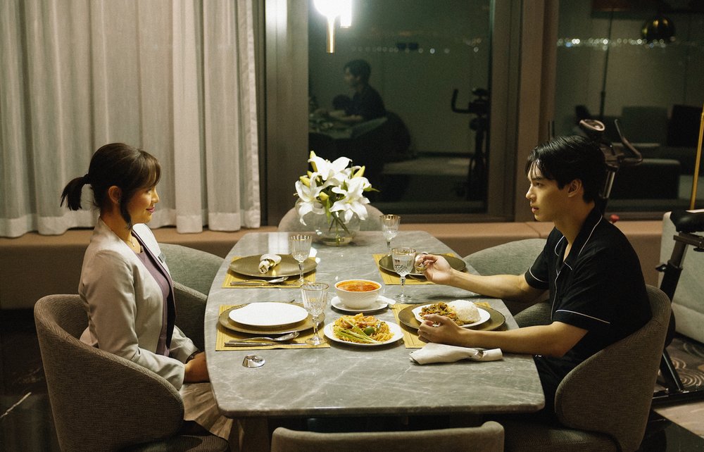 under parallel skies meeting scene