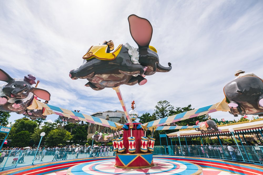 dumbo ride in tokyo disneyland