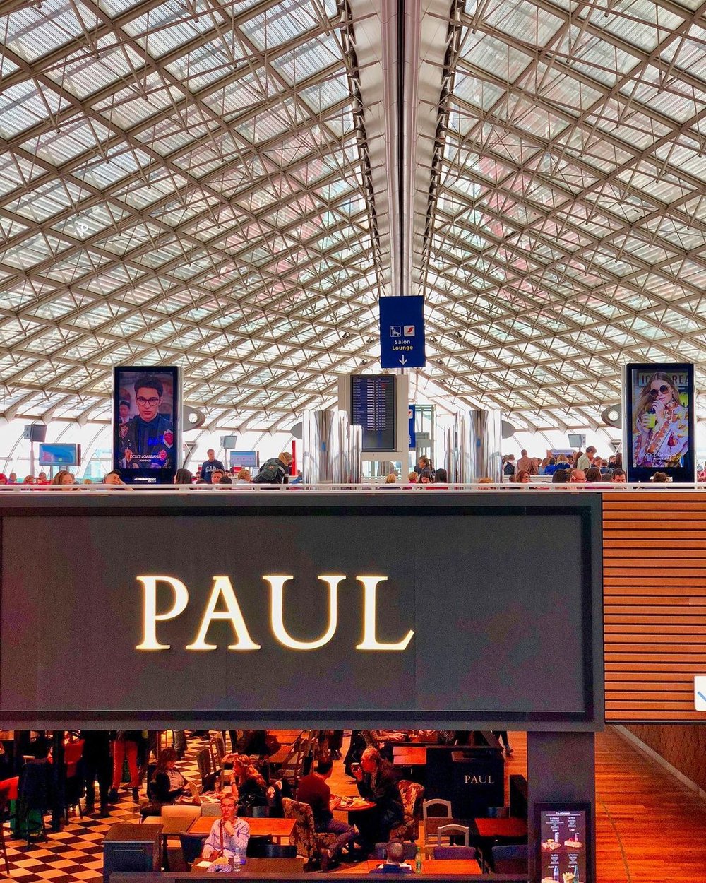 FR charles de gaulle airport PAUL