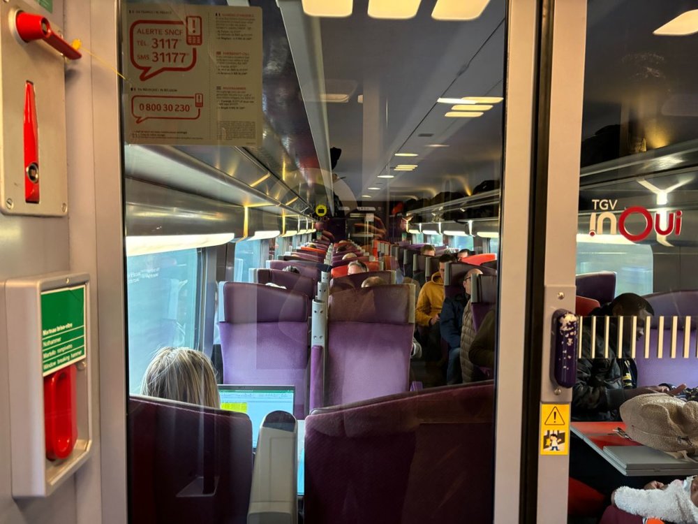 TGV フランス [車内（ドア越しの座席）] 2等席の様子