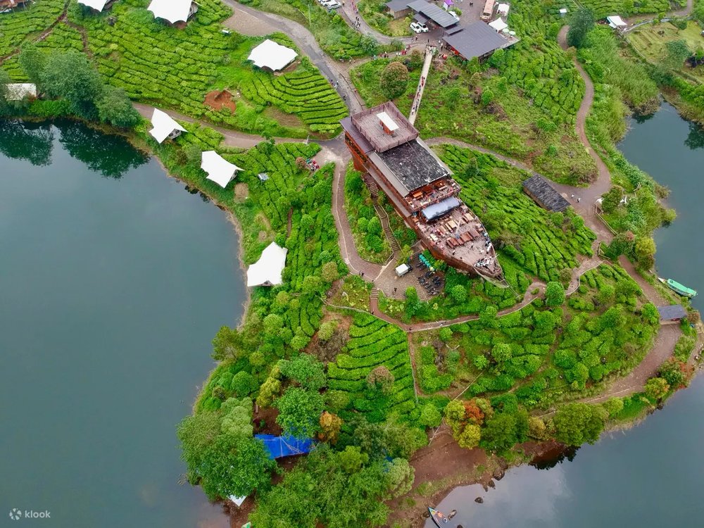 Kawah Rengganis Private Hiking and Glamping Lakeside Tour from Bandung