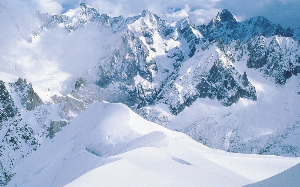 Ngắm Nhìn Vẻ Hùng Vĩ Của Núi Ngọc Long