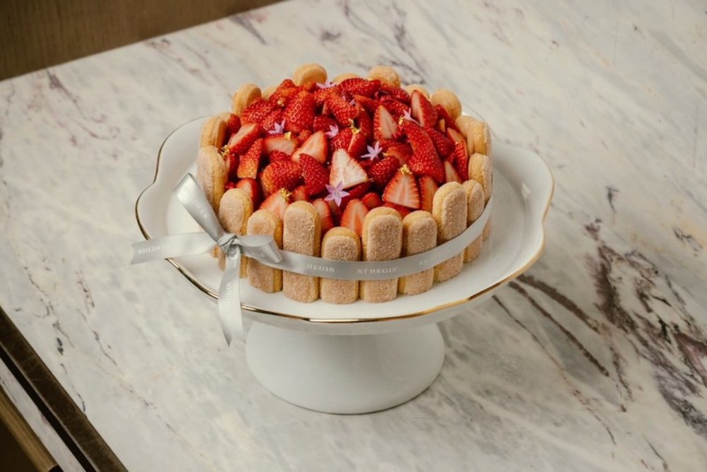 母親節蛋糕推介- 香港瑞吉酒店 The Drawing Room - 草莓夏洛特蛋糕