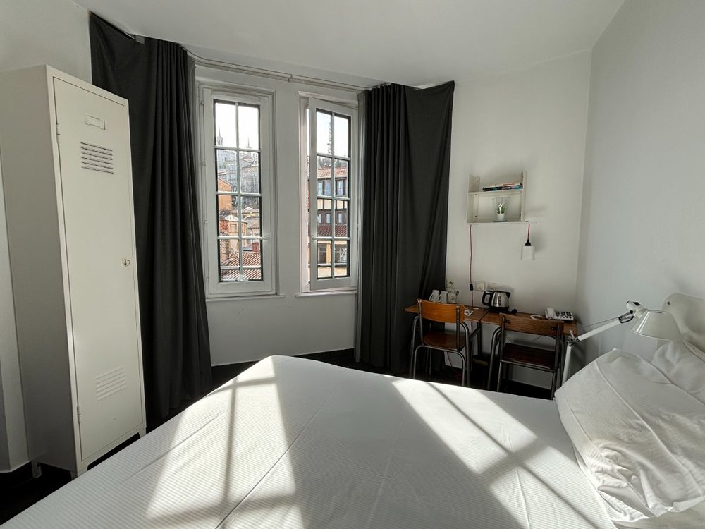 FR フランス リヨン [ホテルの部屋]