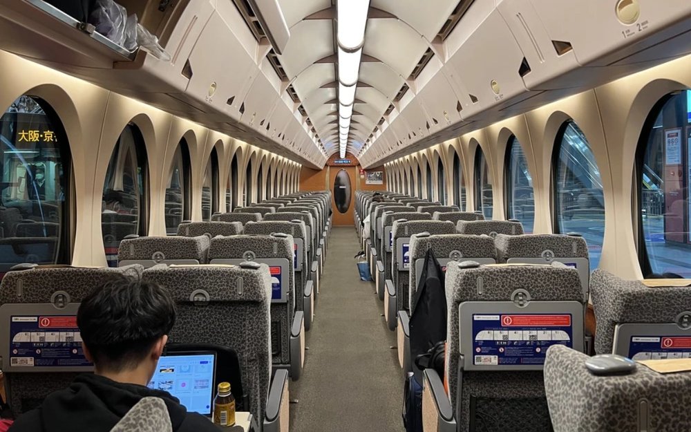 tu-san-bay-kansai-den-osaka