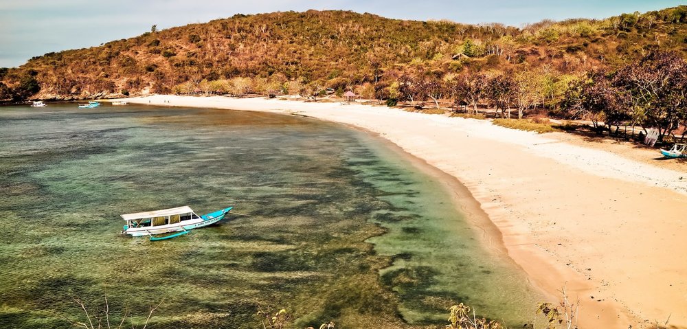 Pantai Tangsi / Pink Beach Lombok