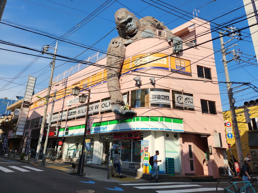 Tokyo King Kong statue