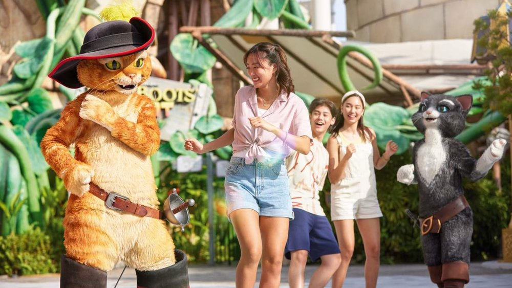 Conquer the giant beanstalk at Puss in Boots' Giant Journey! Credits: Klook