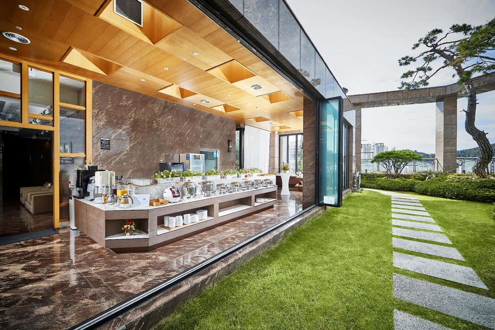 Love shopping? This hotel is a perfect location to stay.