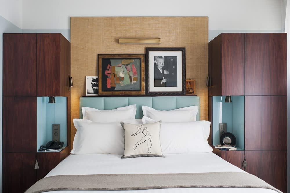 room interior of hôtel eiffel blomet