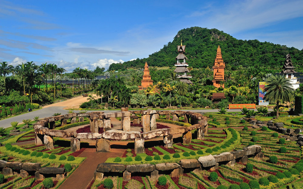 Buổi Trưa: Trên Đường Đến Pattaya - Dừng Chân Ở Vườn Nhiệt Đới Nong Nooch