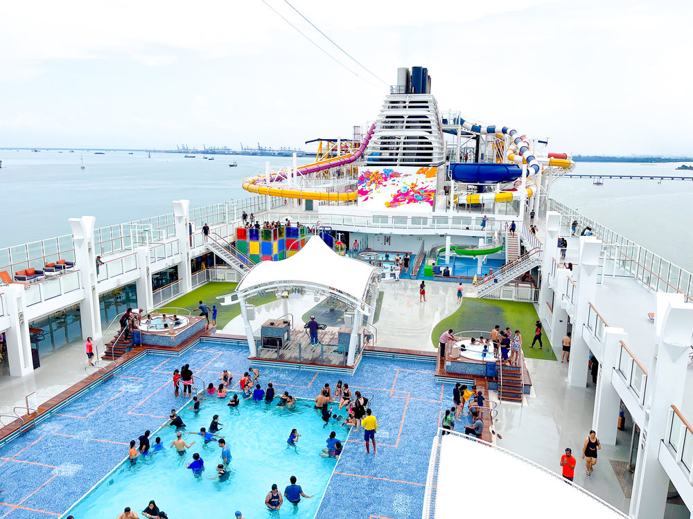 RWC Genting Dream Swimming Pool