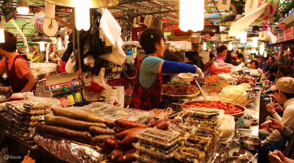 inside busy gwangjang market