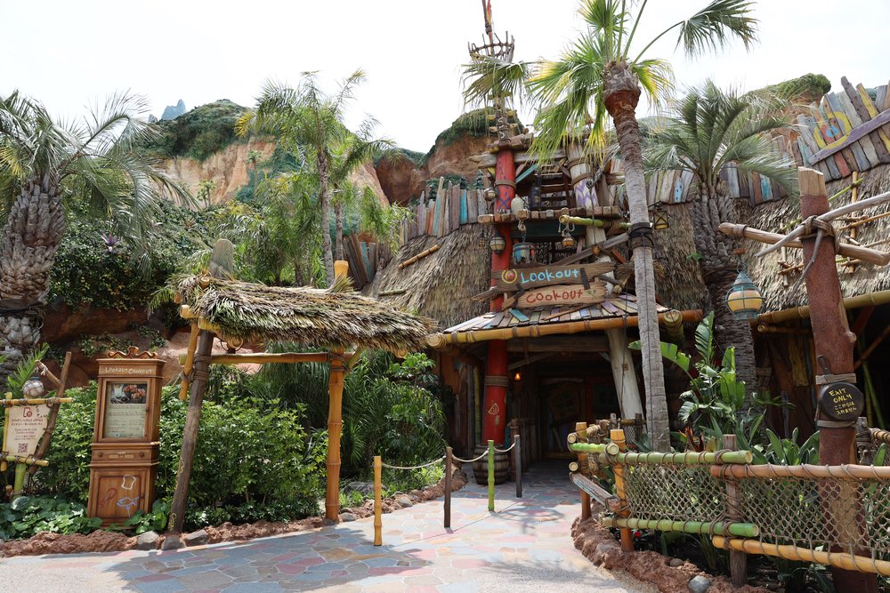 where to eat at fantasy springs