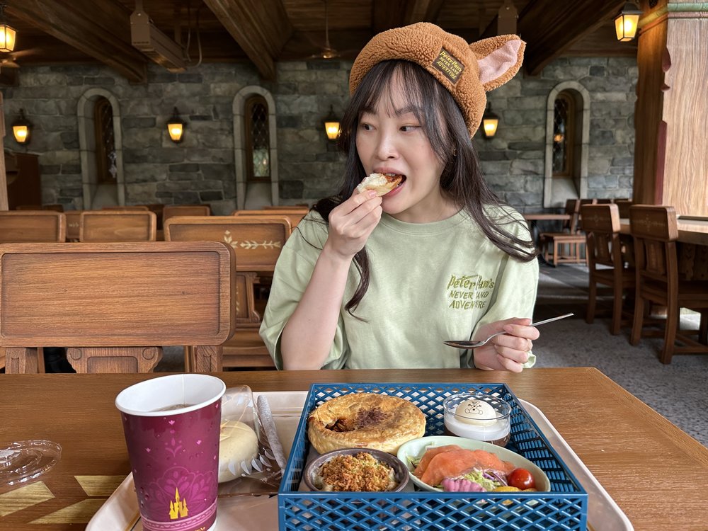 where to eat at fantasy springs