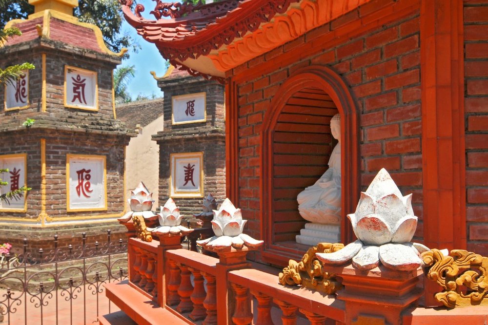 Bảo Tháp Lục Độ Đài Sen - Điểm Nhấn Của Ngôi Chùa Cổ