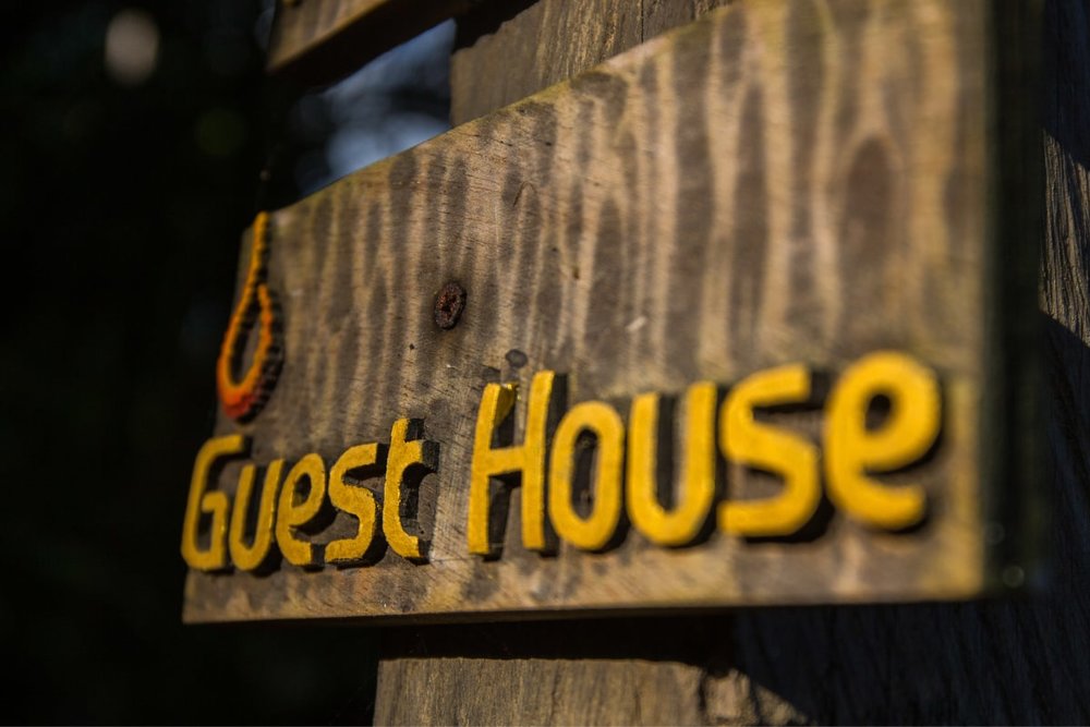 chi-phi-guest-house-tai-thai-lan