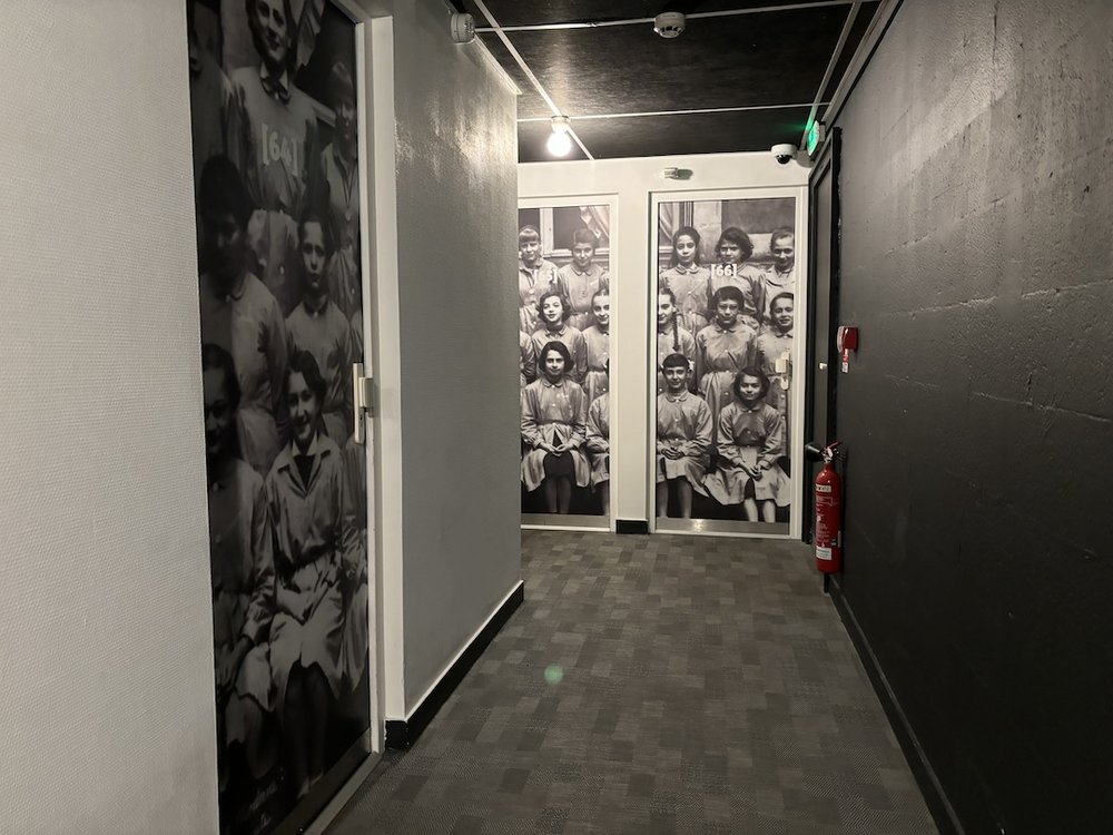 カレッジオテル　リヨン FR 廊下　フランス