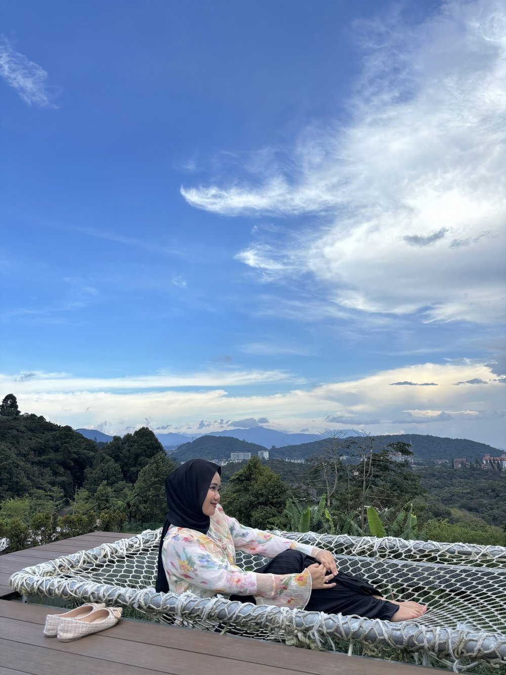 MY Stellar Golden Hills