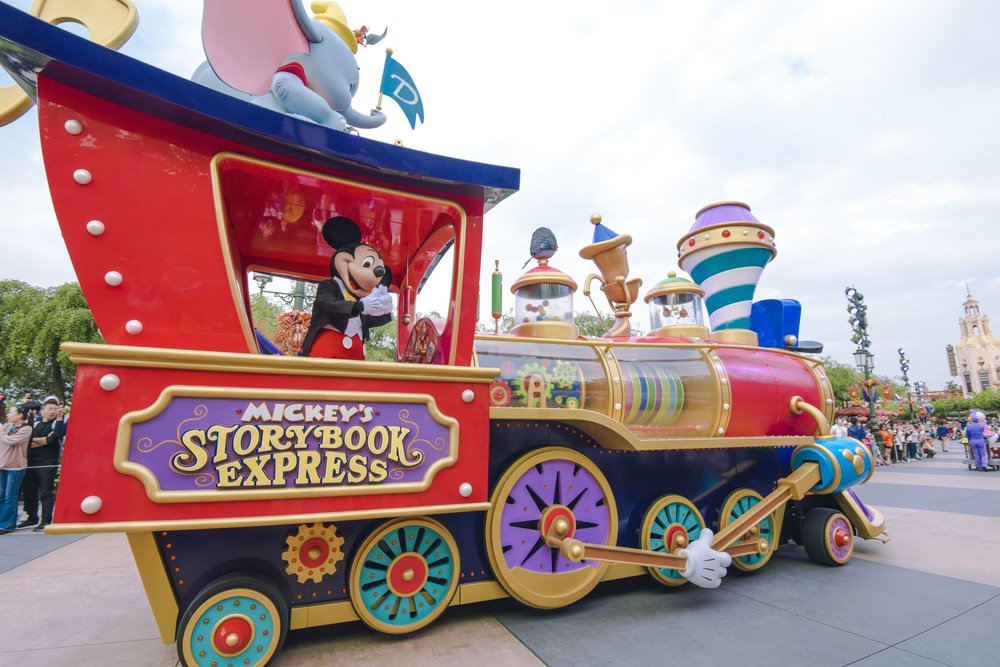 shanghai disneyland parade