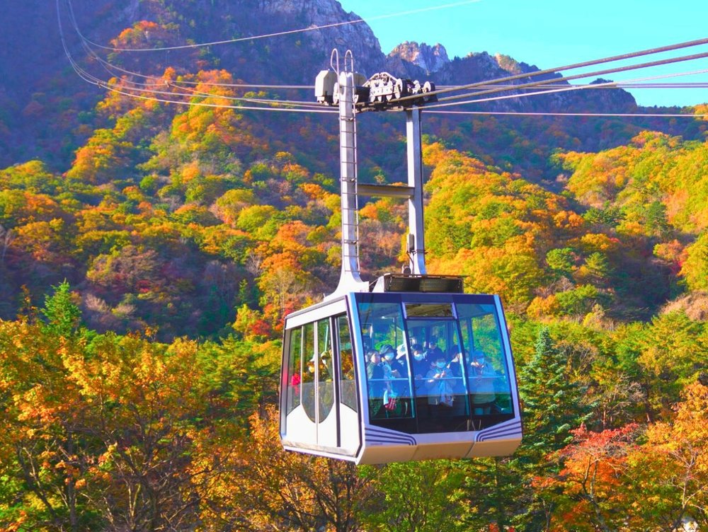 cable car in Seoraksan National Park during autumn