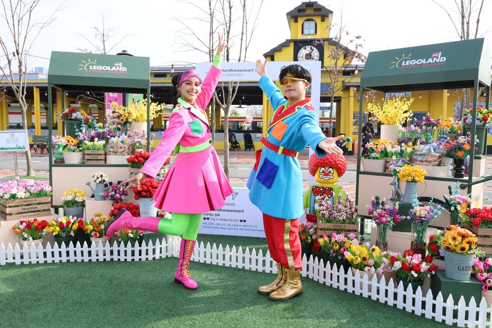 two people in costume in legoland korea