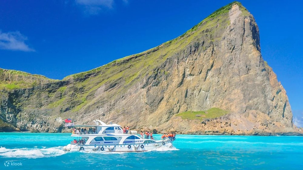 Whale wathcing tour in Guishan Island